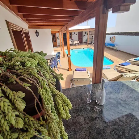 Mit Beheiztem Pool By Interhome 度假居 *